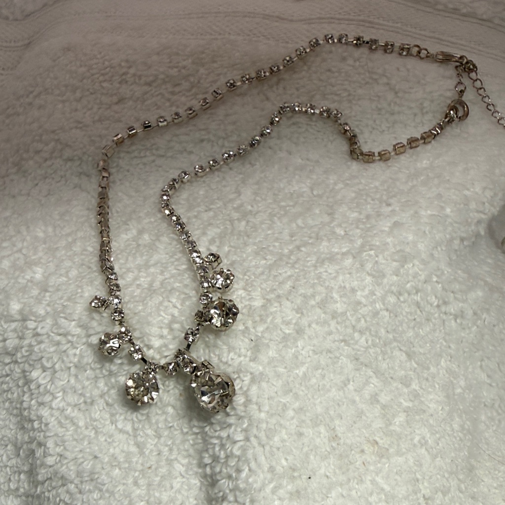 Vintage Dazzling Rmn Silver Toned Crystal Necklace 25$